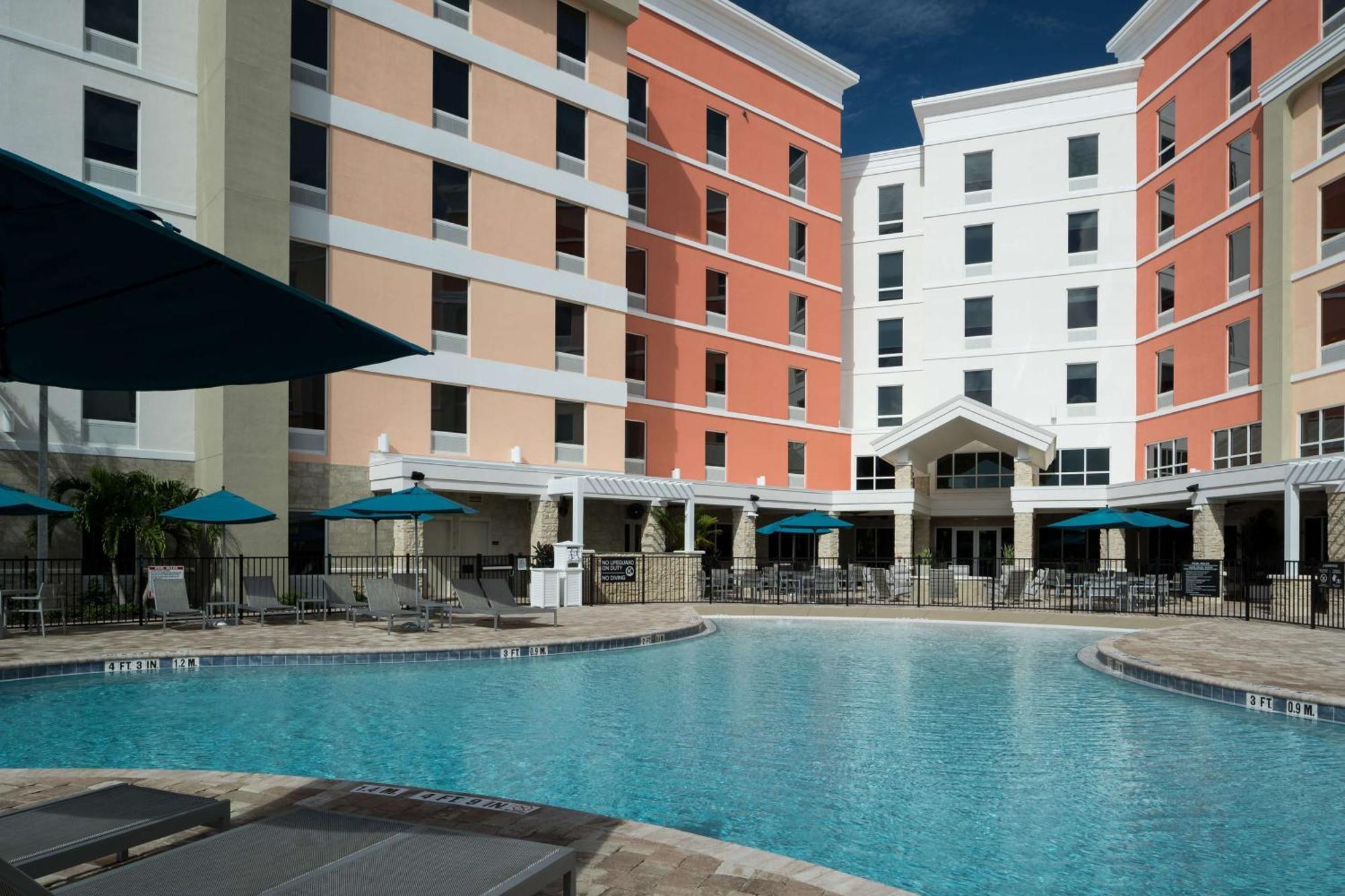 Hampton Inn & Suites Cape Canaveral Cruise Port, Fl Exterior foto